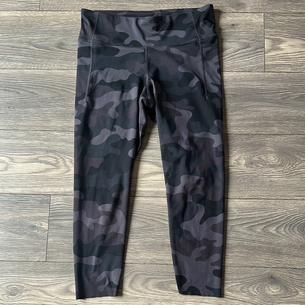 GAP Black and Gray Leggings with Camouflage Pattern